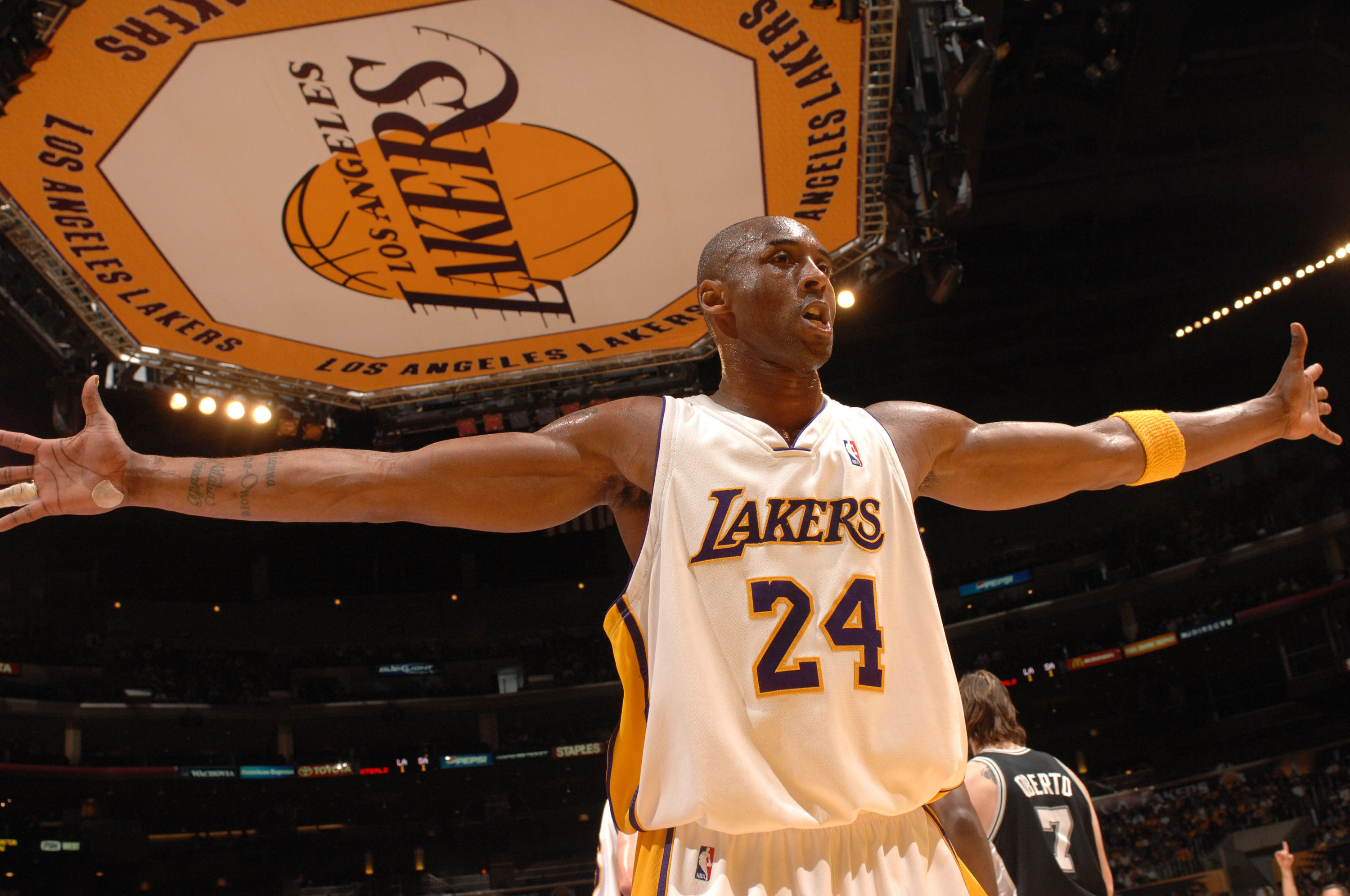 凭借中前场 凭借中前场