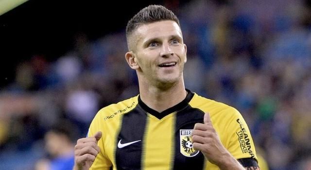 一人陷入迷 一人陷入迷